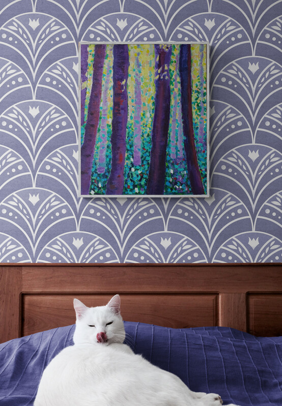 Slika šume akril s ljubičastim stablima i apstraktnom vegetacijom